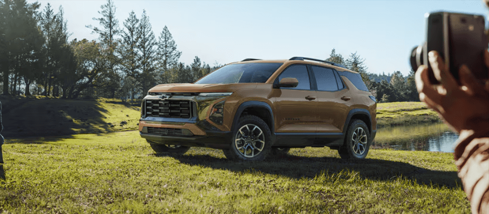 2027 Chevrolet Equinox vs 2026 Nissan Rogue in Lisle, IL