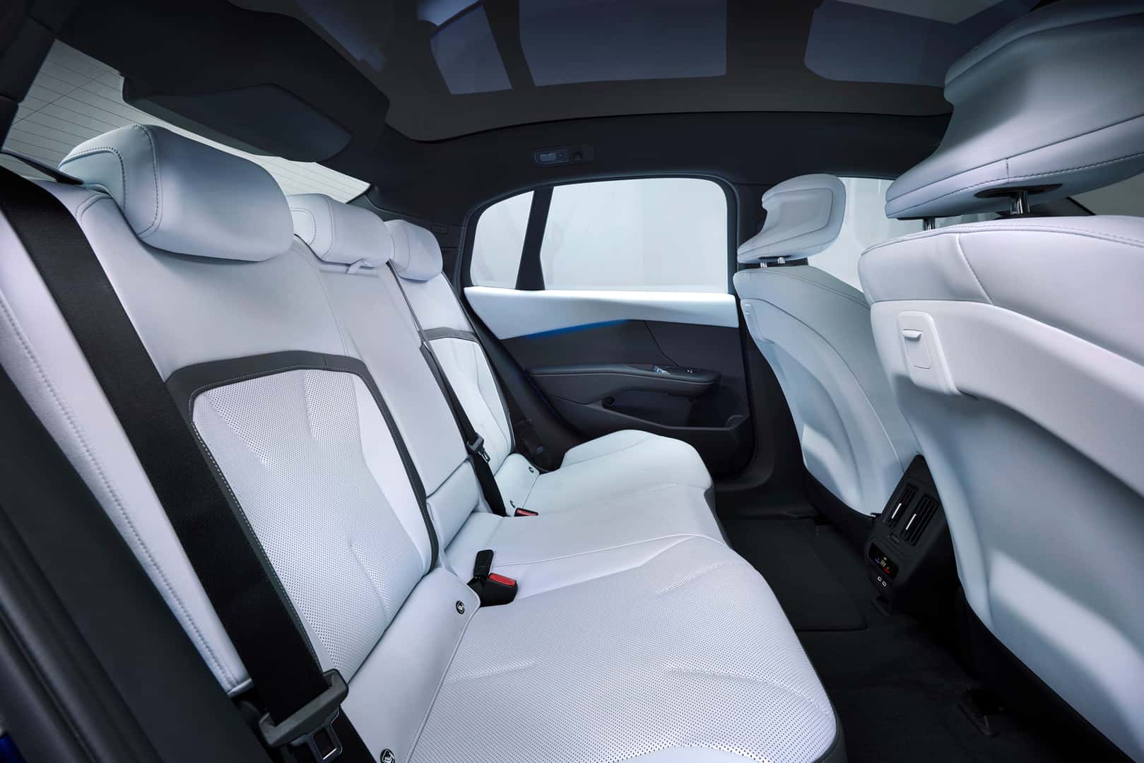 2027 BMW i3 interior comfort and cargo