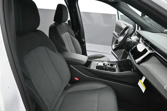 2026 Jeep Cherokee Interior