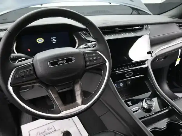 2027 Jeep Grand Cherokee Dash