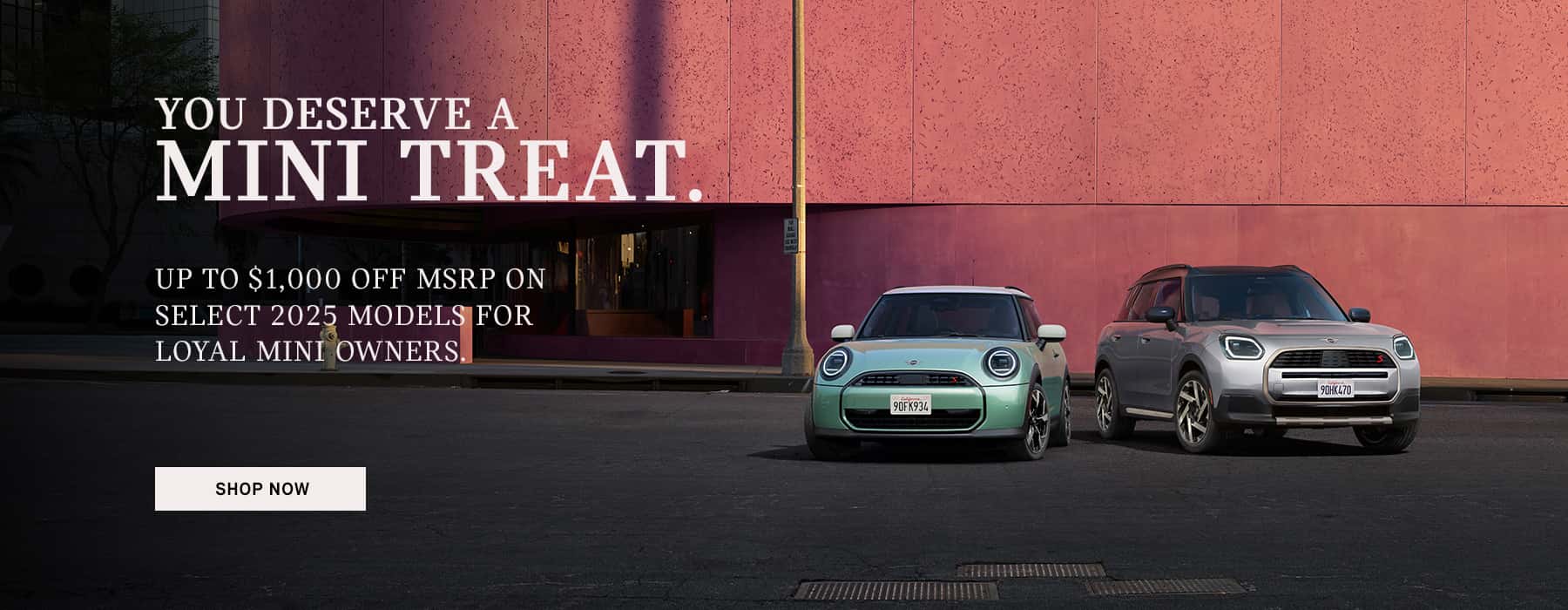 Two MINI's parked in front of a building.