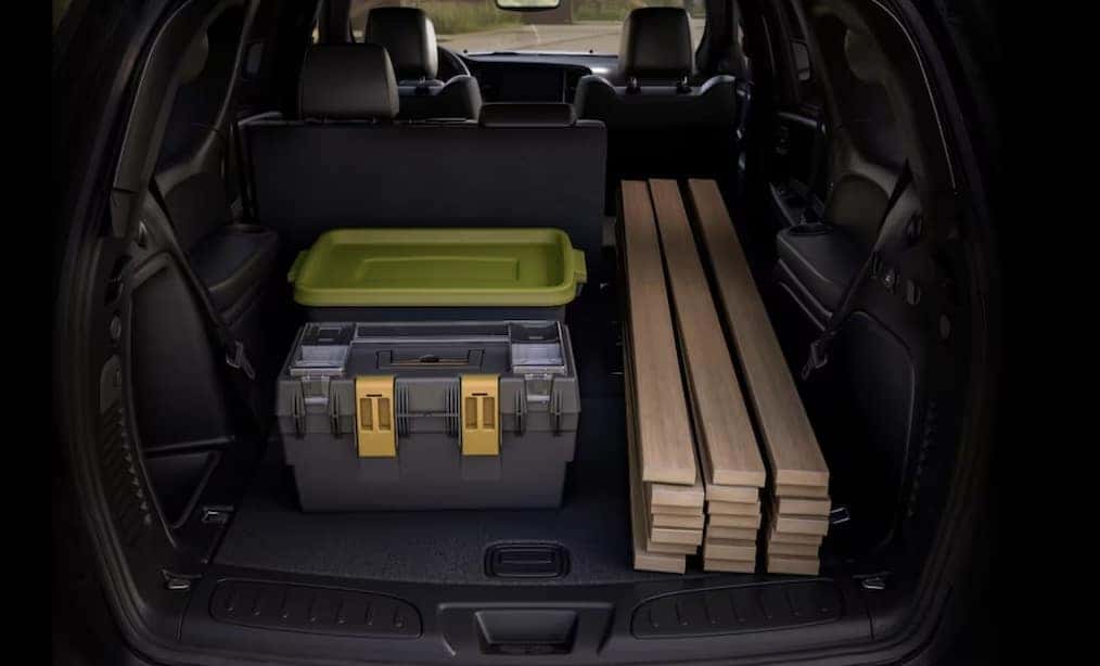 interior-cargo-and-space-of-suvs-vs-trucks