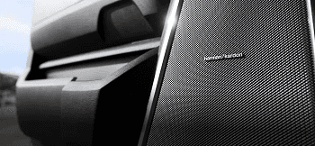 PREMIER INTERIOR SOUND WITH THE 900-WATT HARMAN KARDON PREMIUM AUDIO SYSTEM