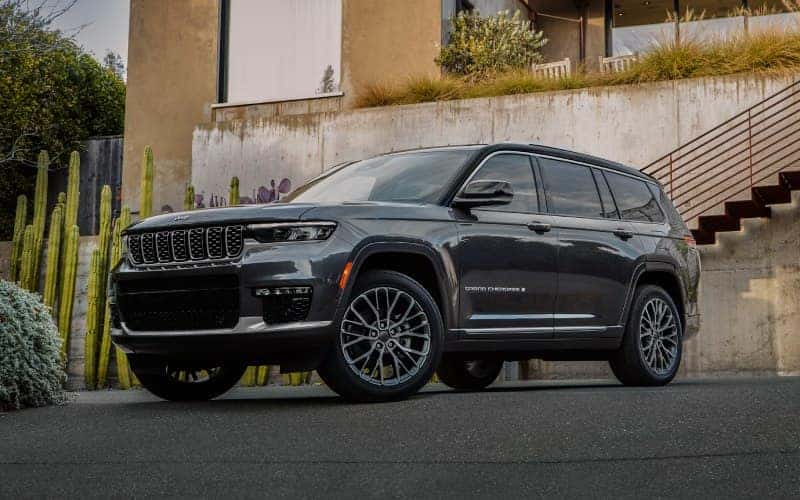 2025JeepGrandCherokeeL-exterior-01